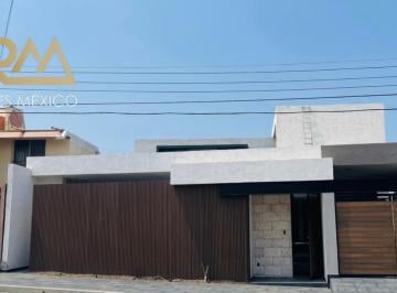 Casa · 406m² · 3 Recámaras · 3 Estacionamientos · Casa en Fraccionamiento Petrolera Chairel