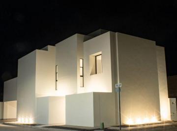 Casa en condominio de 3 habitaciones, Durango · Casa en Venta en Esquina, Residencial El Lago. en Privado Sobre Corredor Mezquital