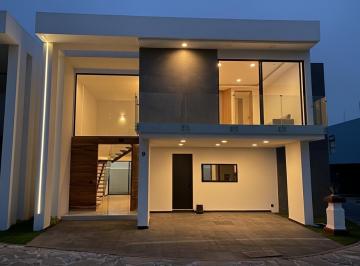 Casa · 260m² · 4 Recámaras · 3 Estacionamientos · Casa en Venta en La Tijera Guadalajara Jalisco