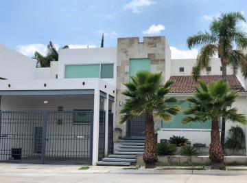 Casa · 370m² · 3 Recámaras · 2 Estacionamientos · Casa en Venta en Cañada del Refugio