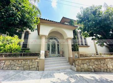 Casa · 414m² · 3 Recámaras · 2 Estacionamientos · Casa en Venta en Villa Las Fuentes