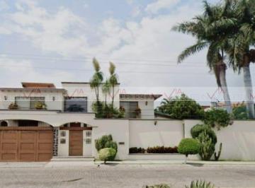 Casa · 610m² · 5 Recámaras · 4 Estacionamientos · Casa en Venta en Emiliano Zapata
