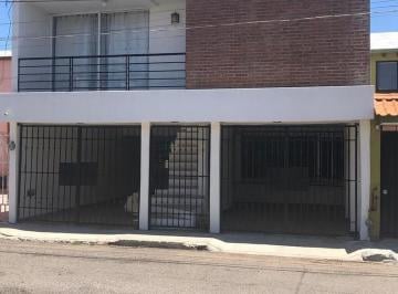 Casa · 2 Estacionamientos · Casa en Jardines de La Hacienda