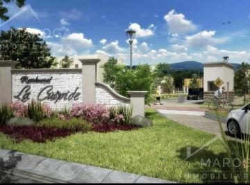 Casa · 2 Recámaras · 1 Estacionamiento · Casa con Alberca en Temixco Residencial Cúspide