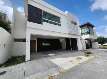 Casa · 264m² · 3 Recámaras · 2 Estacionamientos · Casa en Fraccionamiento La Escondida