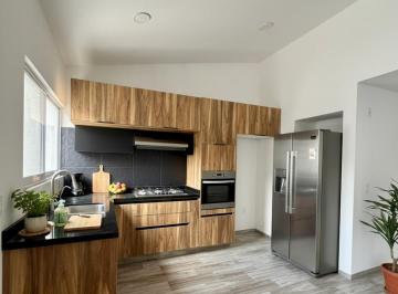 Casa de 3 habitaciones, Corregidora · Casa Nueva con Habitación en Planta Baja a 2 Minutos del Colegio Celta