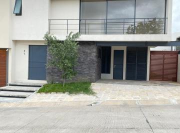 Casa · 300m² · 3 Recámaras · 2 Estacionamientos · Casa en Residencial El Molino