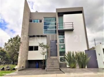 Casa · 224m² · 4 Recámaras · 2 Estacionamientos · Casa en Venta con Excelente Diseño y Amplias Áreas Verdes