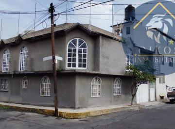 Casa de 5 habitaciones, Iztapalapa · En Venta Casa en Esquina Recién Remodelada, 5 Recamaras 3 Baños Completos.