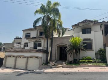 Casa · 751m² · 4 Recámaras · 4 Estacionamientos · Casa en Venta en Cumbres 2 Sector, Monterrey