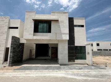 Casa · 259m² · 4 Recámaras · 2 Estacionamientos · Casa en Venta en Privanzas del Campestre, Incluye Cocina y Closets