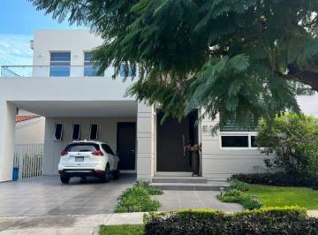 Casa en condominio de 3 habitaciones, Zapopan · Casa en Venta en Azaleas Bugambilias