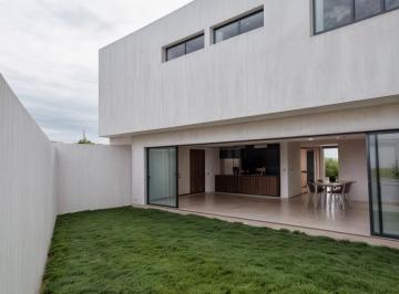 Casa de 4 habitaciones, Querétaro · Casa en Venta en Preserve Juriquilla, 4 Recámaras, 4 Baños, Jardín, Premium