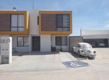 Casa · 108m² · 3 Recámaras · 3 Estacionamientos · Casa en Venta en Villa de Pozos