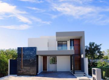 Casa · 378m² · 4 Recámaras · 4 Estacionamientos · Casa - Pueblo Dzibilchaltún