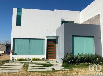 Casa · 140m² · 3 Recámaras · 2 Estacionamientos · Se Vende Casa Minimalista en La Privada Residencial Rio, en Pachuca, Hidalgo