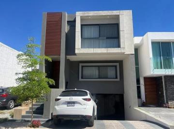 Casa · 280m² · 3 Recámaras · Casa en Casa Fuerte
