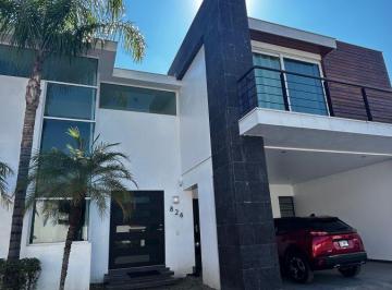 Casa de 3 habitaciones, Monterrey · Casa en Venta en Santa Anita