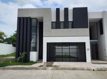 Casa · 250m² · 3 Recámaras · 2 Estacionamientos · Casa en Venta Fraccionamiento Lomas del Dorado Boca del Rio