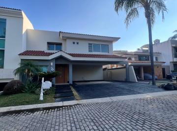 Casa en condominio en Venta de 3 habitaciones · Bonita Residencia en Venta en Valle Real