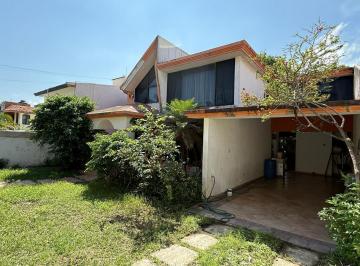 Casa · 306m² · 3 Recámaras · 2 Estacionamientos · Casa en Venta Calle Nayarit, Col. Petrolera. Coatzacoalcos, Ver.
