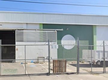 Bodega comercial · 1000m² · 8 Estacionamientos · Bodega Industrial en Ferrocarril
