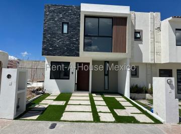Casa de 3 habitaciones, Querétaro · Casa en Venta en Capital Sur con 3 Hab, 3 Baños, Queretaro, Mexico.