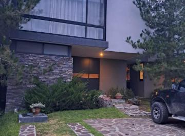Casa · 240m² · 3 Recámaras · 2 Estacionamientos · Casa en Venta en La Campiña del Bosque León Guanajuato Zona Norte