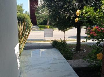 Casa de 3 habitaciones, Celaya · Casa en Venta en Magno Residencial
