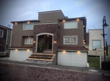 Casa de 4 habitaciones, Metepec · Casa en Renta en Metepec | Portofino | 4 Recámaras | Amplio Jardín | Casa Club de Lujo | La Asunción