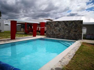 Casa de 3 habitaciones, León · Renta de Casa Amueblada Cerca del Aeropuerto con Alberca