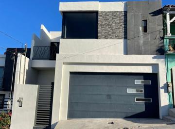 Casa · 223m² · 4 Recámaras · 2 Estacionamientos · Casa en Renta Estrellas del Pacifico - (4)