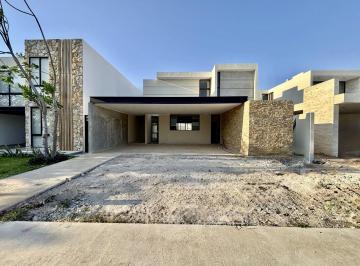 Casa · 370m² · 4 Recámaras · 6 Estacionamientos · Casa de 4 Recámaras en Parque Natura