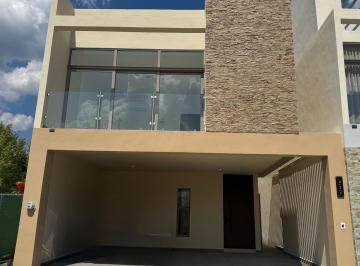 Casa · 200m² · 3 Recámaras · 2 Estacionamientos · Casa en Venta en Las Huertas Santiago N. L.