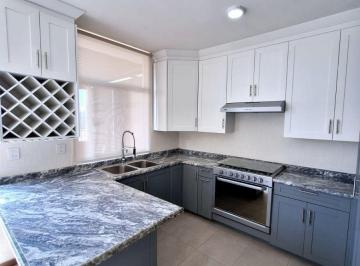 Casa de 3 habitaciones, San Pedro Tlaquepaque · Casa en Venta Remodelada en Zimalta Vive Dentro de La Ciudad