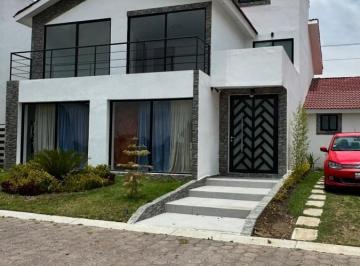 Casa · 360m² · 4 Recámaras · Casa en El Mesón