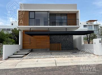 Casa · 321m² · 3 Recámaras · 3 Estacionamientos · Casa en Venta, Zibatá, Querétaro