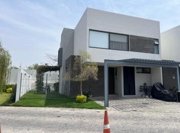 Casa de 3 habitaciones, Zapopan · Casa en Venta Santillana (Solares)