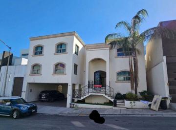 Casa de 4 habitaciones, Monterrey · Casa en Venta en Cumbres Elite 7o Sector en Monterrey, N. L.