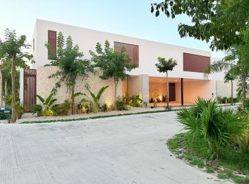 Casa · 597m² · 4 Recámaras · 3 Estacionamientos · Casa - Hacienda Xcanatun