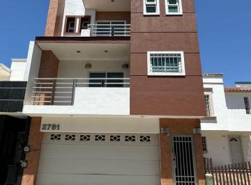 Casa de 4 habitaciones, Culiacán · Se Vende Casa en Fraccionamiento Valle Alto