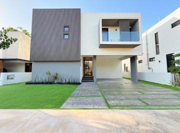 Casa · 429m² · 4 Recámaras · 4 Estacionamientos · Casa - Yucatán Country Club