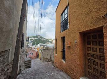 Casa de 4 habitaciones, Guanajuato · Casa en Venta en El Centro de Guanajuato, a Unos m de Mexiamora.