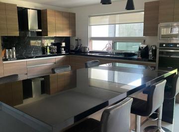 Casa · 350m² · 3 Recámaras · 2 Estacionamientos · Casa en Venta en Contry