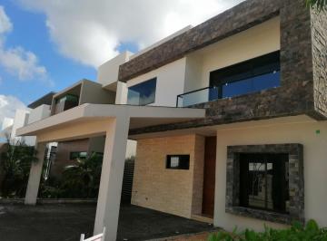 Casa en condominio · 344m² · 4 Recámaras · 3 Estacionamientos · Casa en Venta en Lagos del Sol Cancún con Alberca y Lujo