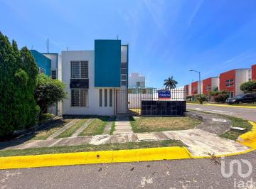 Casa · 94m² · 3 Recámaras · 2 Estacionamientos · Casa en Venta en Fraccionamiento Cumbres del Campestre, Xochitepec, Morelos
