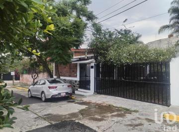 Casa · 236m² · 4 Recámaras · 2 Estacionamientos · Casa en Venta en Tlaltenango Cuernavaca Morelos