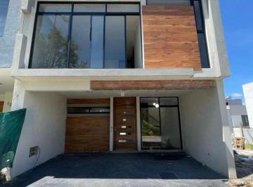 Casa de 3 habitaciones, Zapopan · Casa en Venta en Capital Norte - Madeiras 130