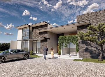 Casa · 1250m² · 3 Recámaras · 14 Estacionamientos · Casa en Venta en El Bosque Country Club León Guanajuato Zona Norte