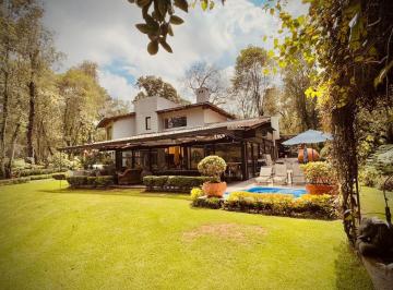 Casa de 5 habitaciones, Valle de Bravo · Residencia en Club de Golf Avandaro Valle de Bravo: un Oasis de Lujo y Naturaleza